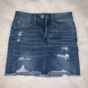 ⭐️ SUPER CUTE ⭐️ AE distressed mini skirt